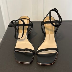 7 1/2 Dolce Vita sandals like new
